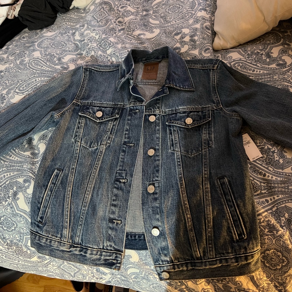 GAP women’s denim jacket NWT